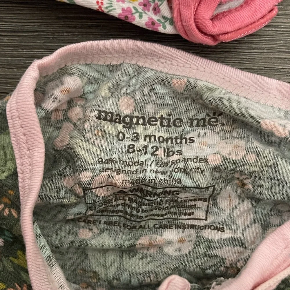 Set of 4 Magnetic Me Footed Sleepers (size 0-3 mo) - Picture 3 of 5